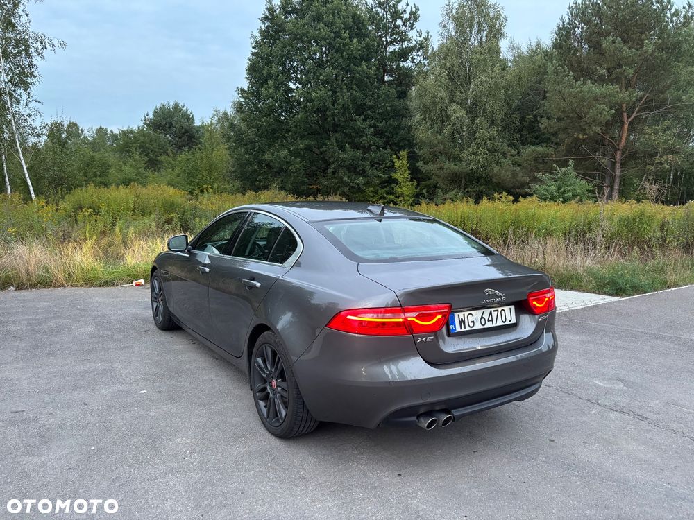 Jaguar XE 2.0 D Prestige - 9