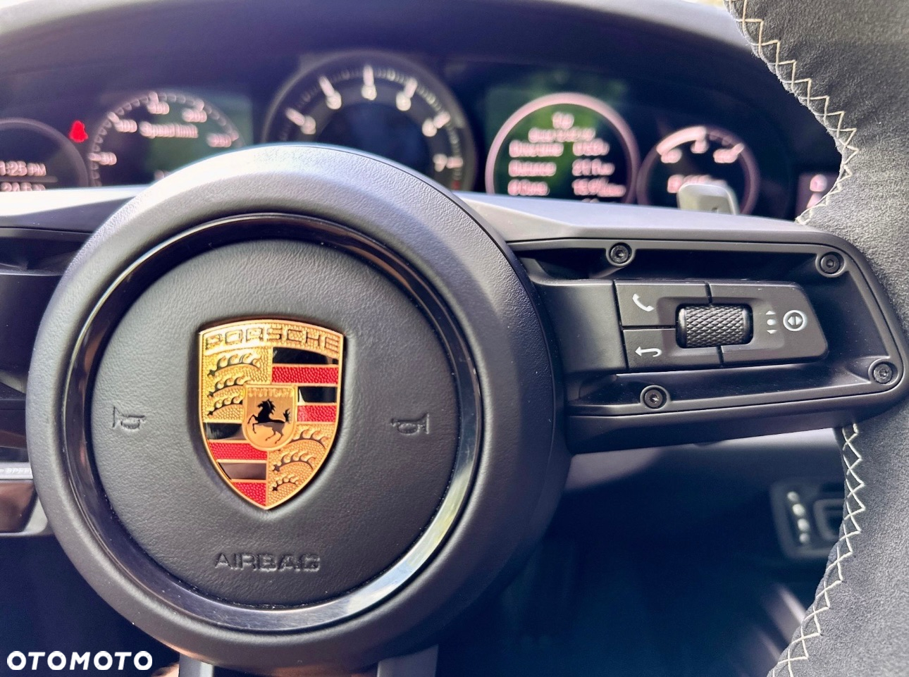 Porsche 911 Carrera - 34