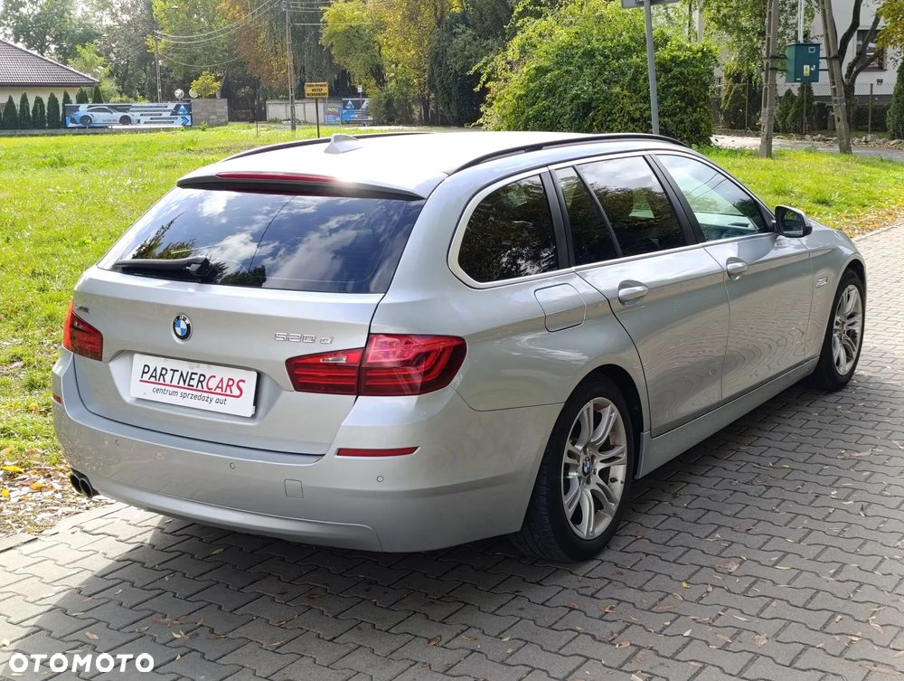 BMW Seria 5 520d xDrive Touring - 4