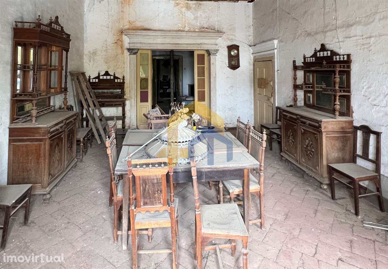 Prédio com habitação e serviços, no centro de Estremoz - Grande imagem: 2/15