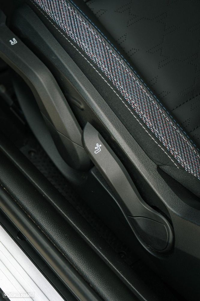 MINI 3 Portas Cooper C Essential - 17