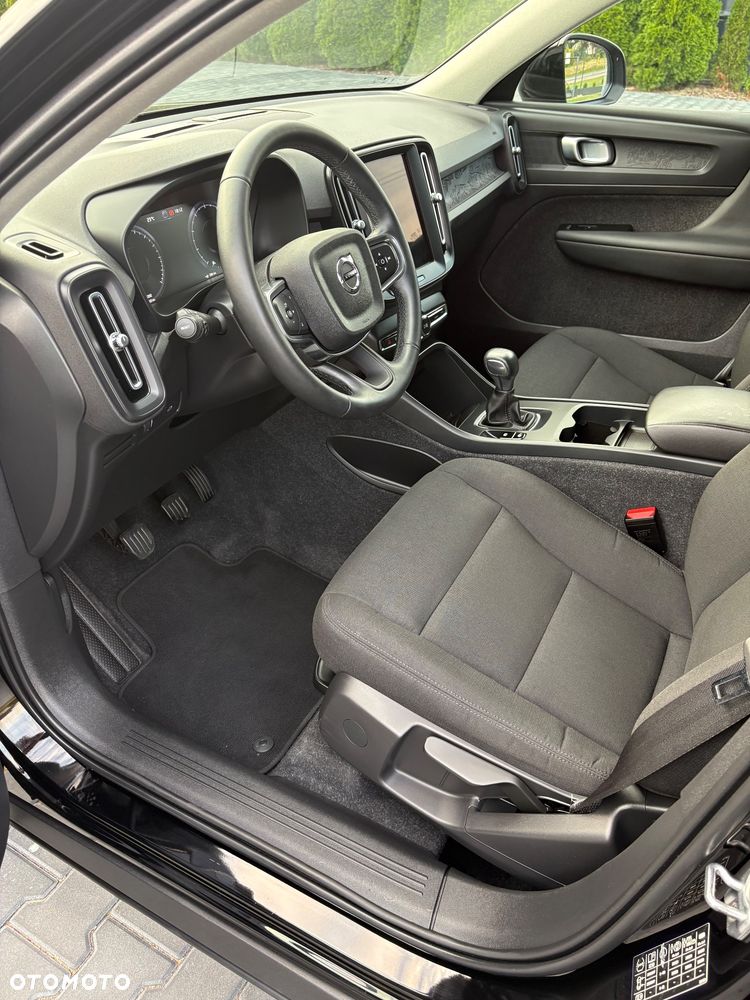 Volvo XC 40 T3 Momentum Pro - 24