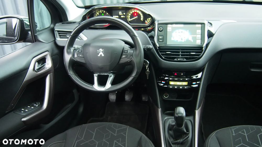 Peugeot 2008 1.2 Pure Tech Style S&S - 6