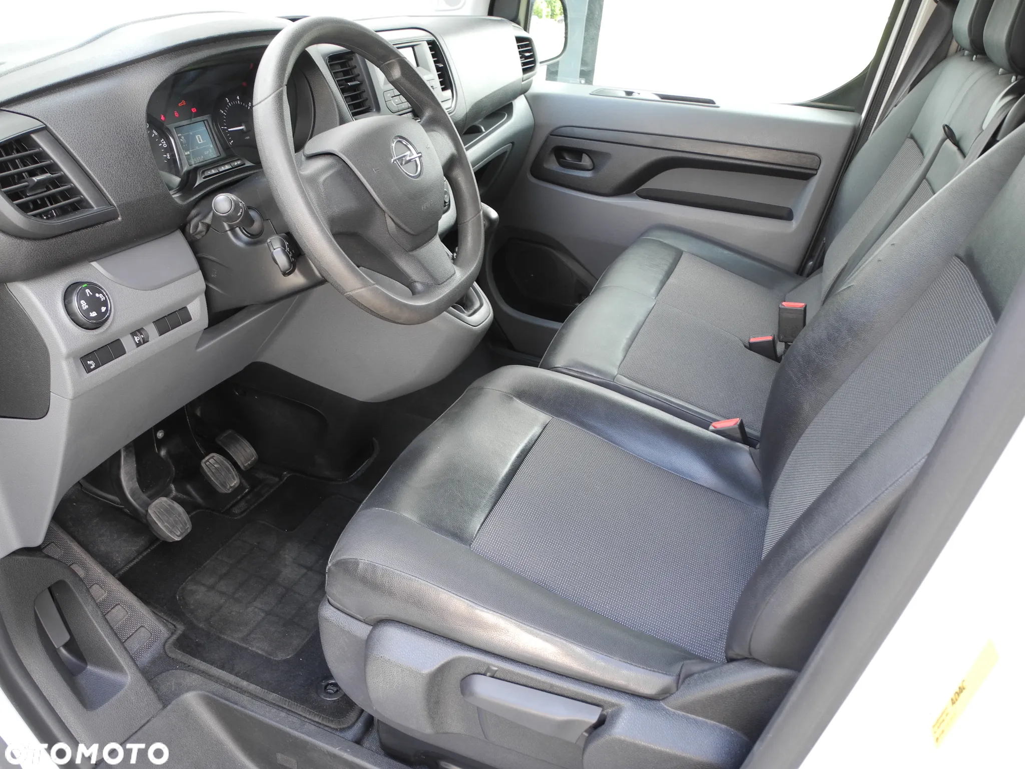 Opel Vivaro - 8