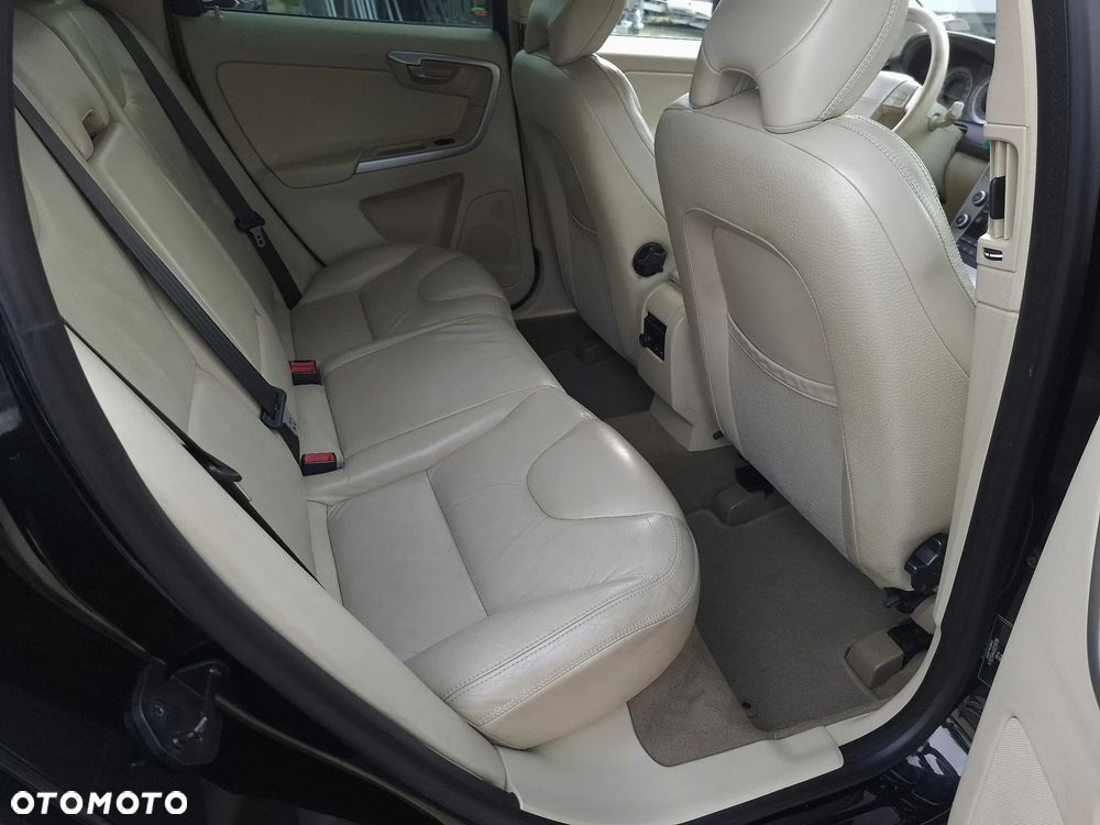 Volvo XC 60 2.4D AWD Summum - 22