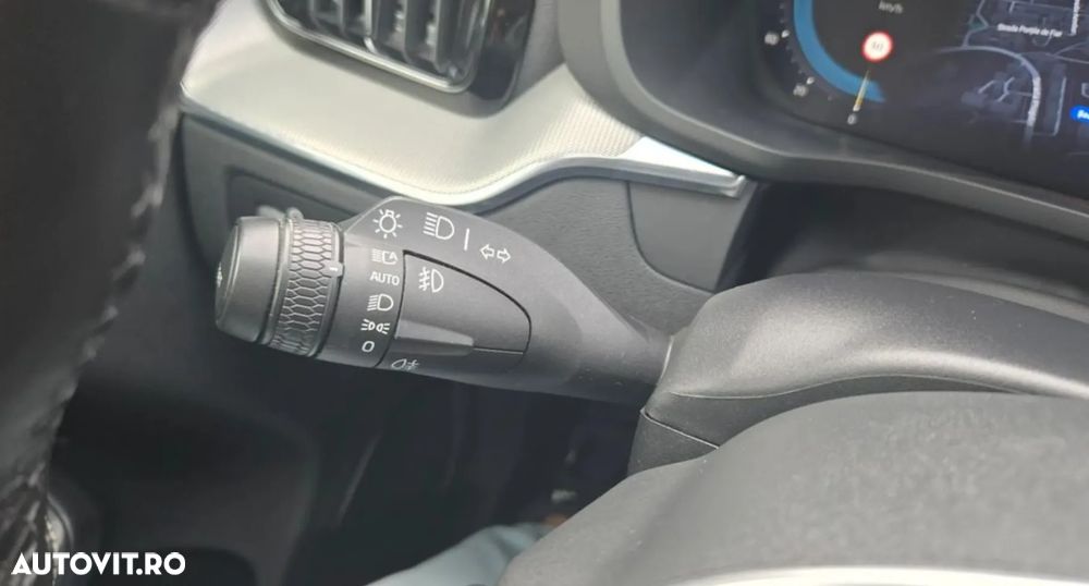 Volvo XC 60 B4 MHEV AWD R-Design - 35