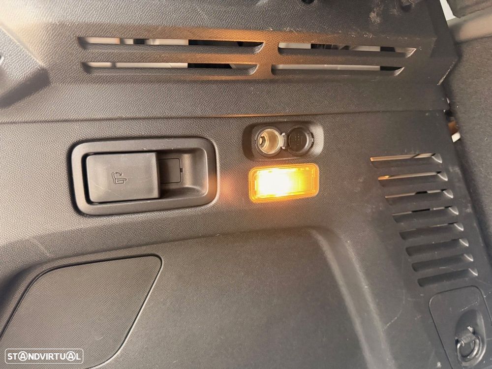 Peugeot 3008 1.6 Hybrid Allure Pack e-EAT8 - 44