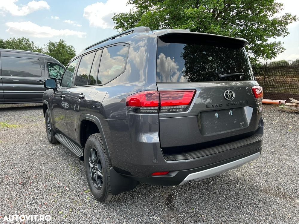 Toyota Land Cruiser 300 - 3