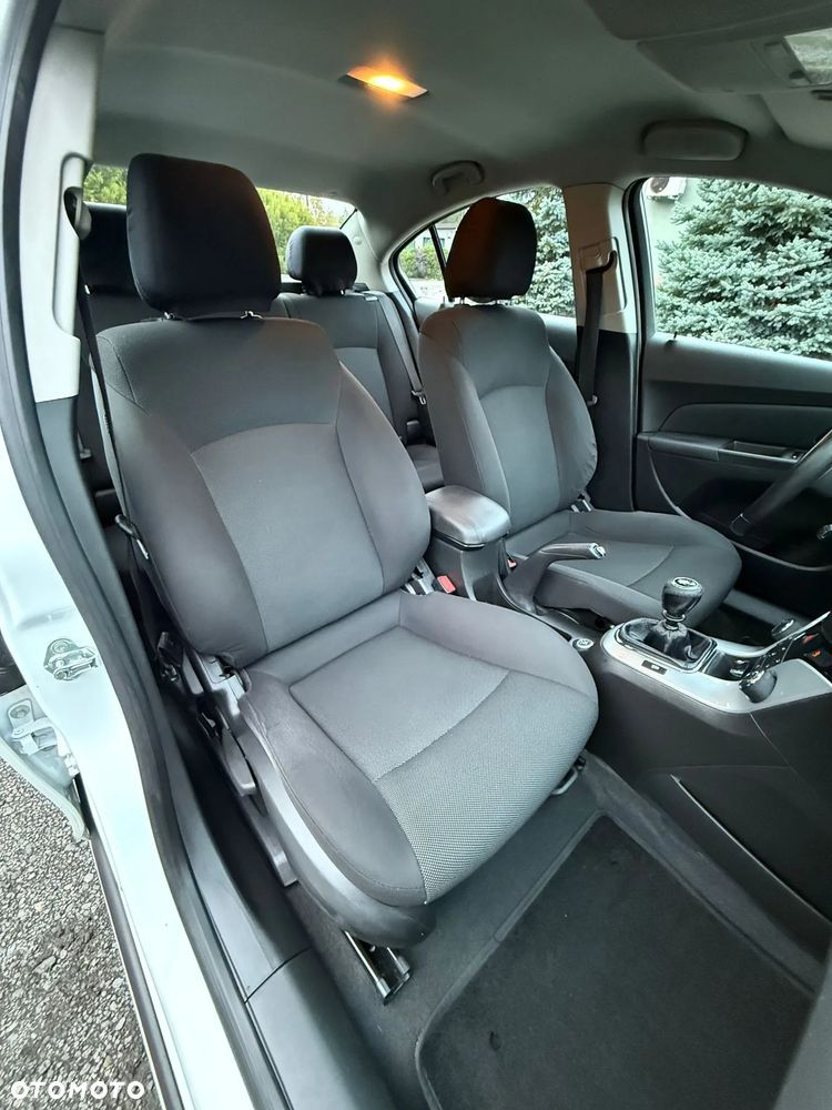 Chevrolet Cruze 1.8 LT - 18