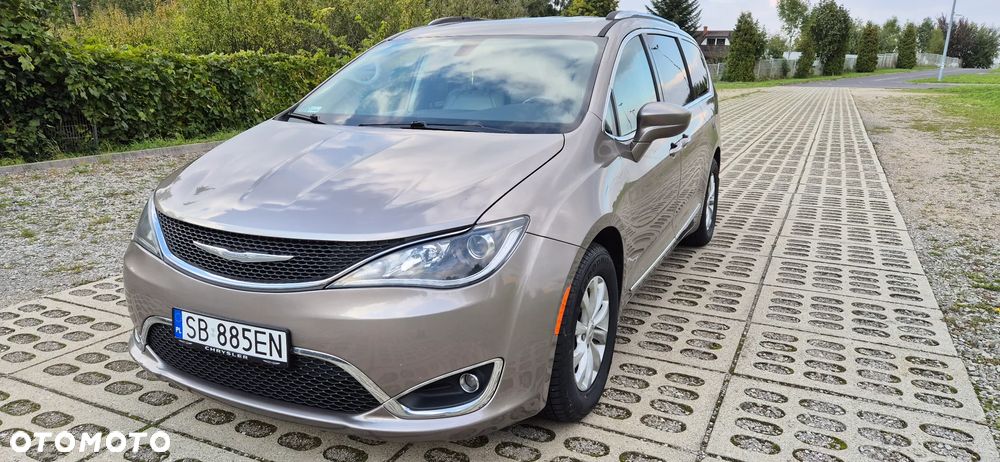 Chrysler Pacifica - 12