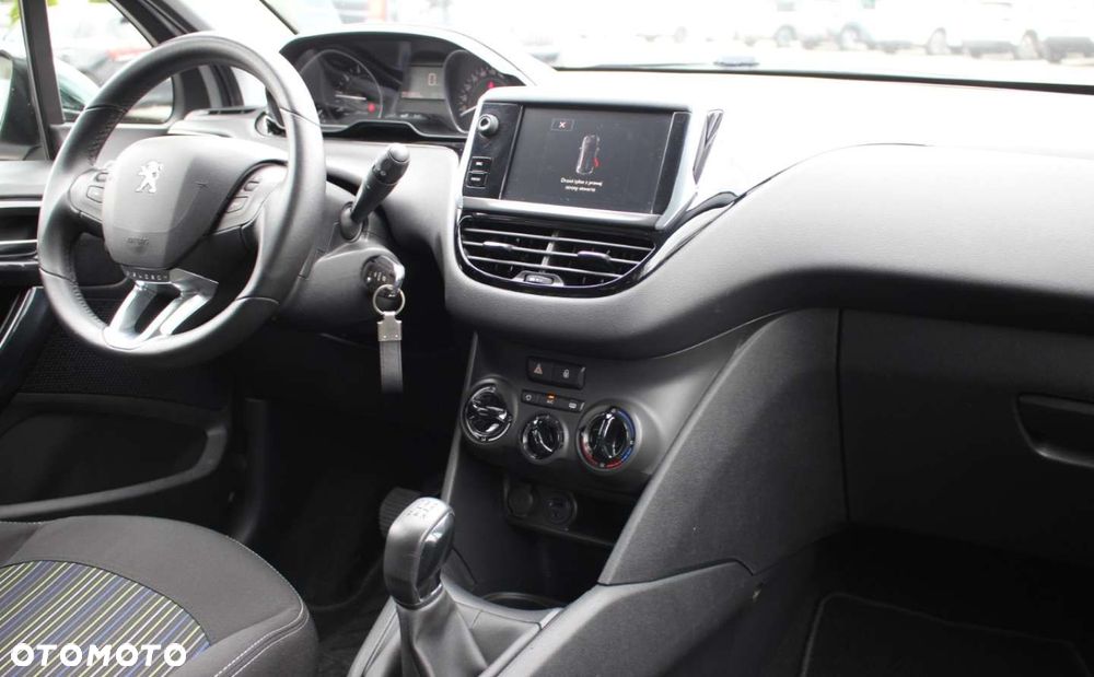Peugeot 208 - 18