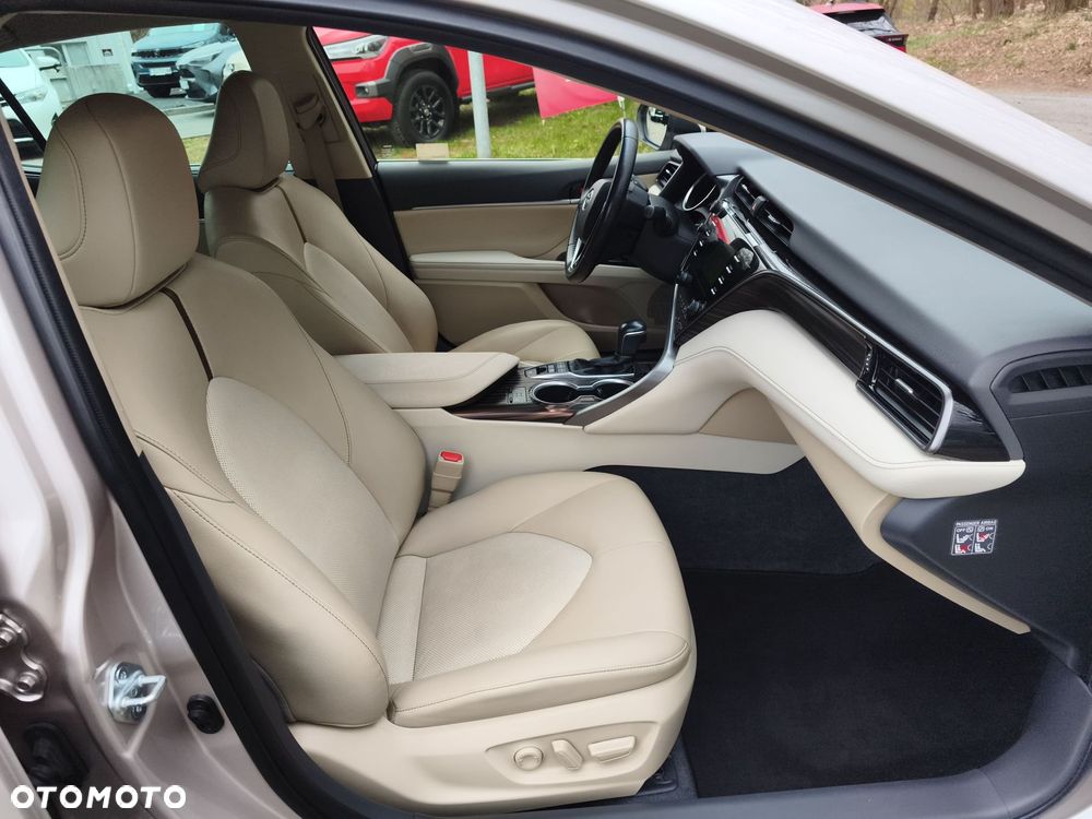 Toyota Camry 2.5 Hybrid Executive CVT - 9