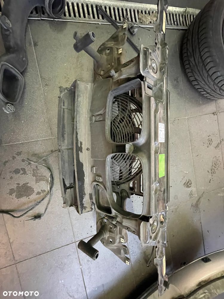 Bmw E39 Pas Przedni - 2