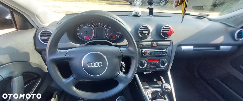Audi A3 3-drzwiowe 1.6 Ambiente - 6