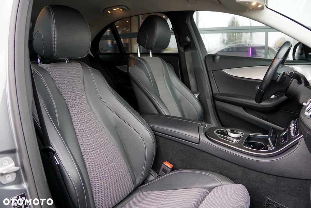 Mercedes-Benz Klasa E 220 d 4-Matic 9G-TRONIC - 21