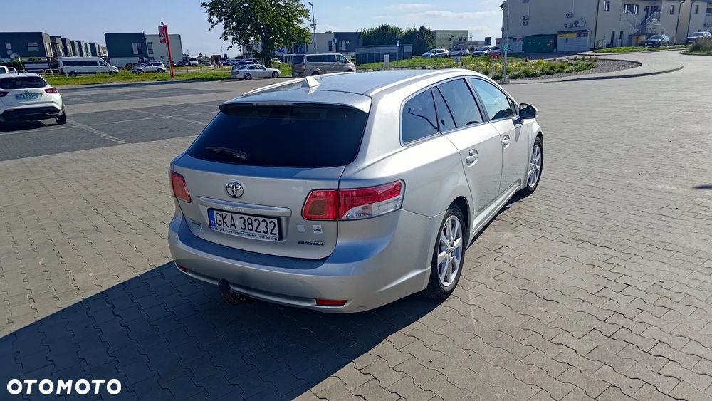 Toyota Avensis 1.8 Sol NAVI - 11
