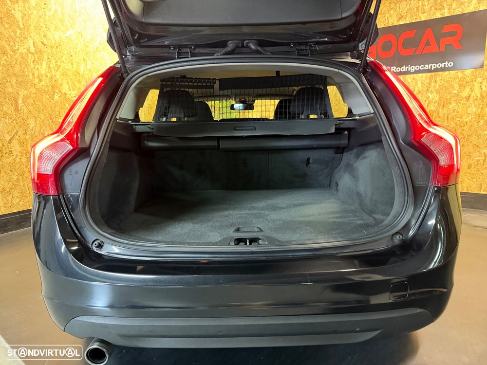 Volvo V60 2.0 D3 Momentum Start/Stop - 24