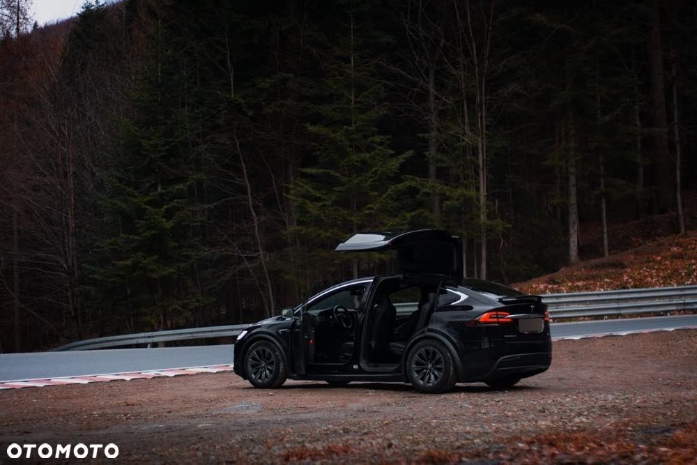 Tesla Model X - 16
