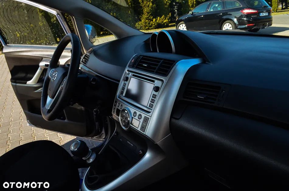 Toyota Verso 1.6 Premium 7os - 27