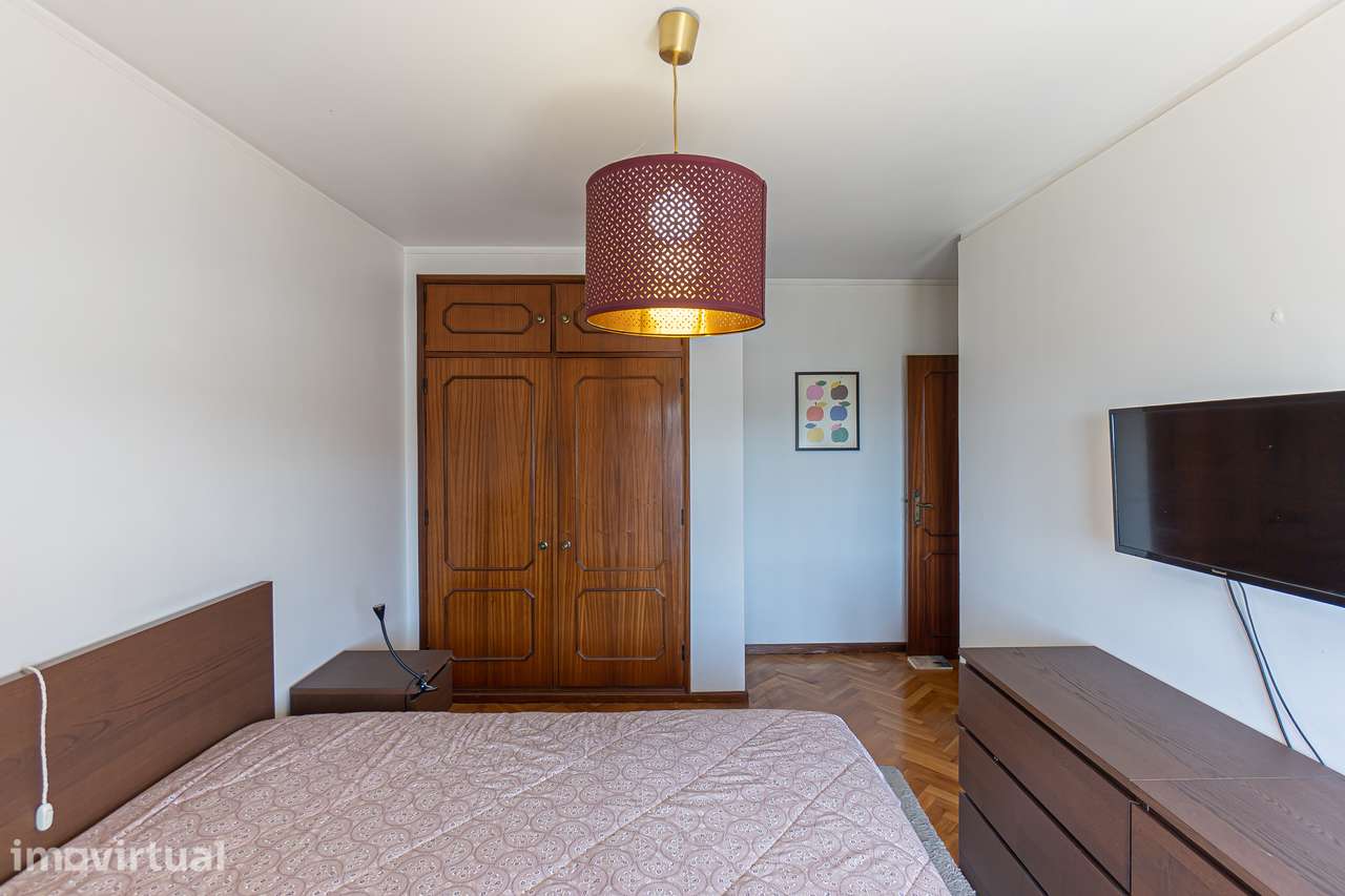 Apartamento T2 com varanda e garagem fechada em Mafamude - Widok 6