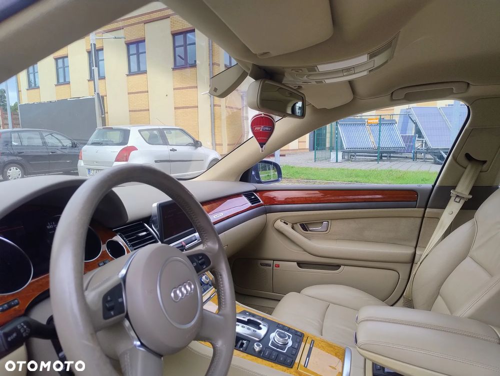 Audi A8 4.2 Quattro - 10