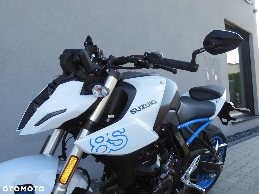 Suzuki GSX - 28