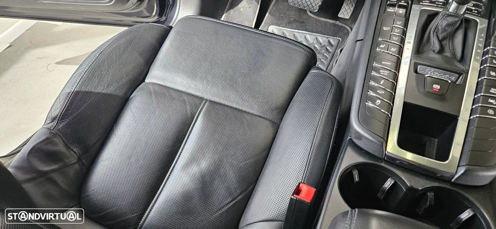 Porsche Macan Turbo PDK - 21