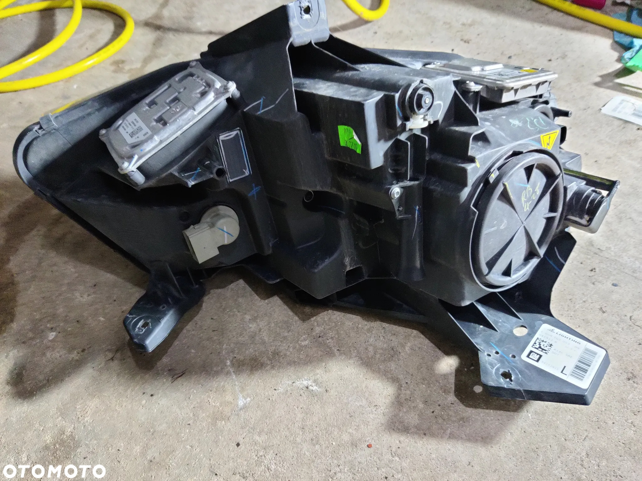 Chevrolet Camaro SS 2016 Lampa przednia Xenon lewa - 5