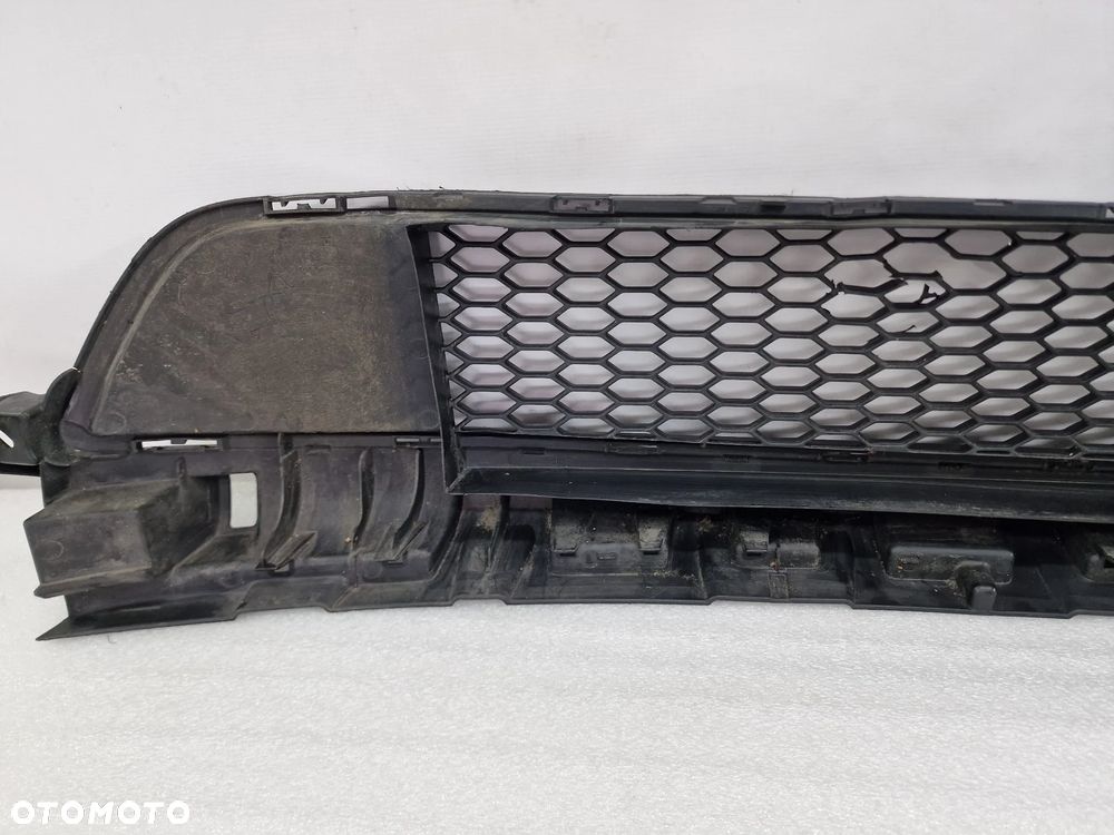 RENAULT TRAFIC 3 III 14- KRATKA ŚRODKOWA ZDERZAKA PRZEDNIEGO PRZÓD , NR 622544919R , NR AUKCJI KR404 - 12