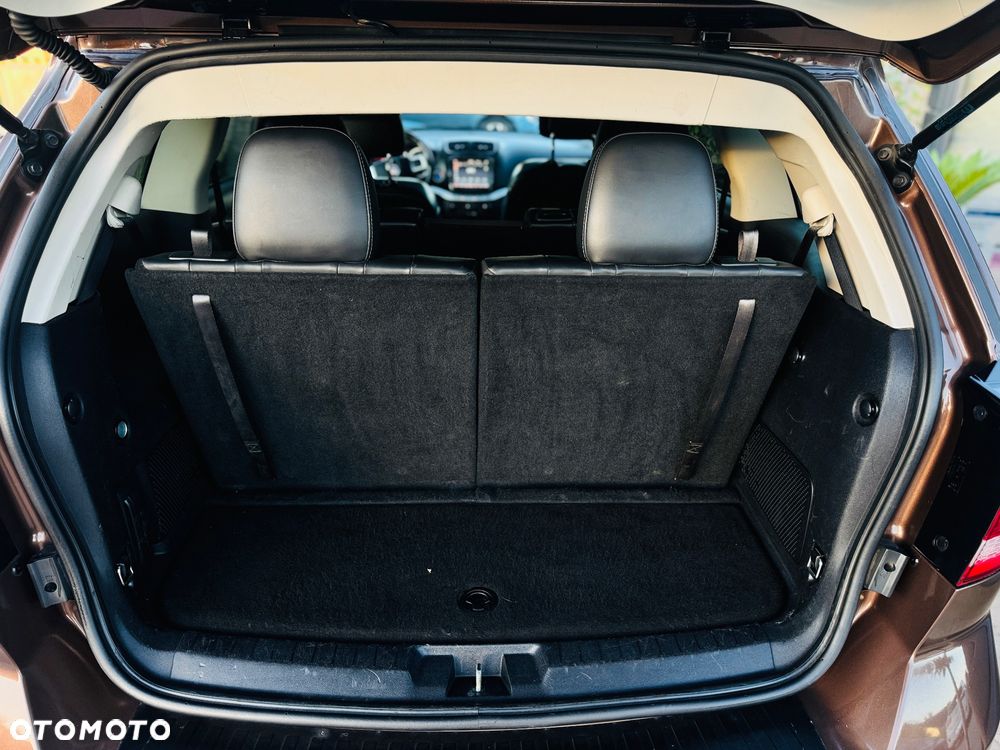 Fiat Freemont 2.0 Multijet Lounge AWD - 24