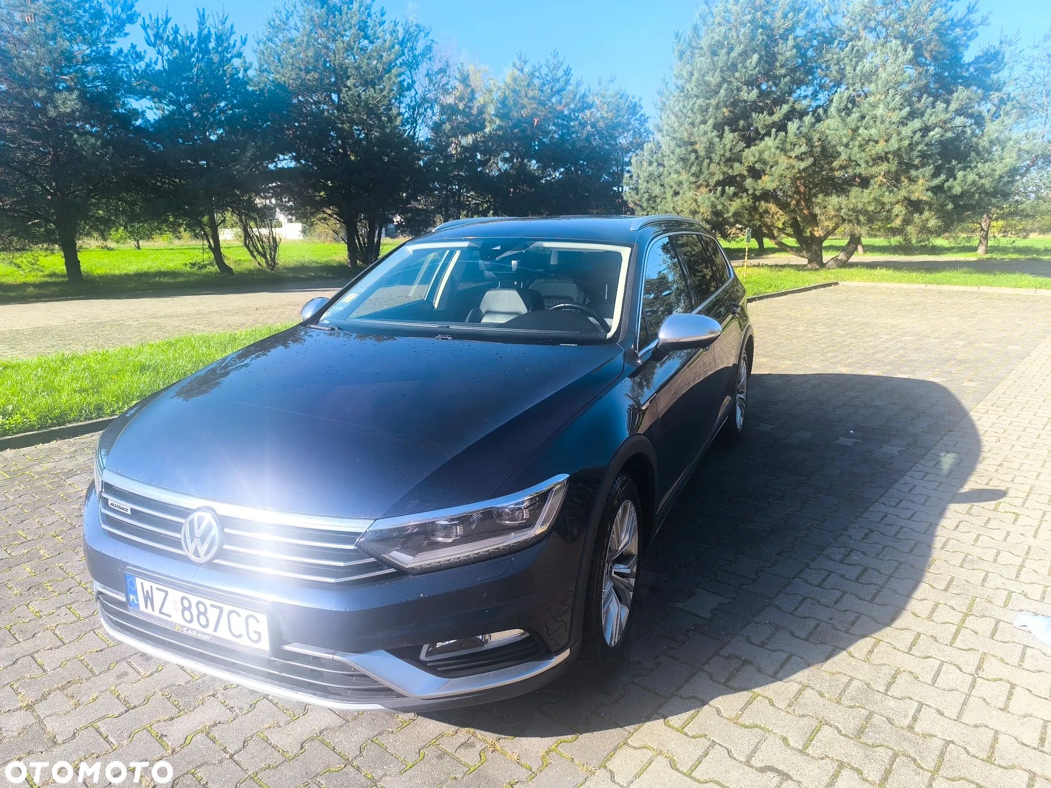 Volkswagen Passat - 1