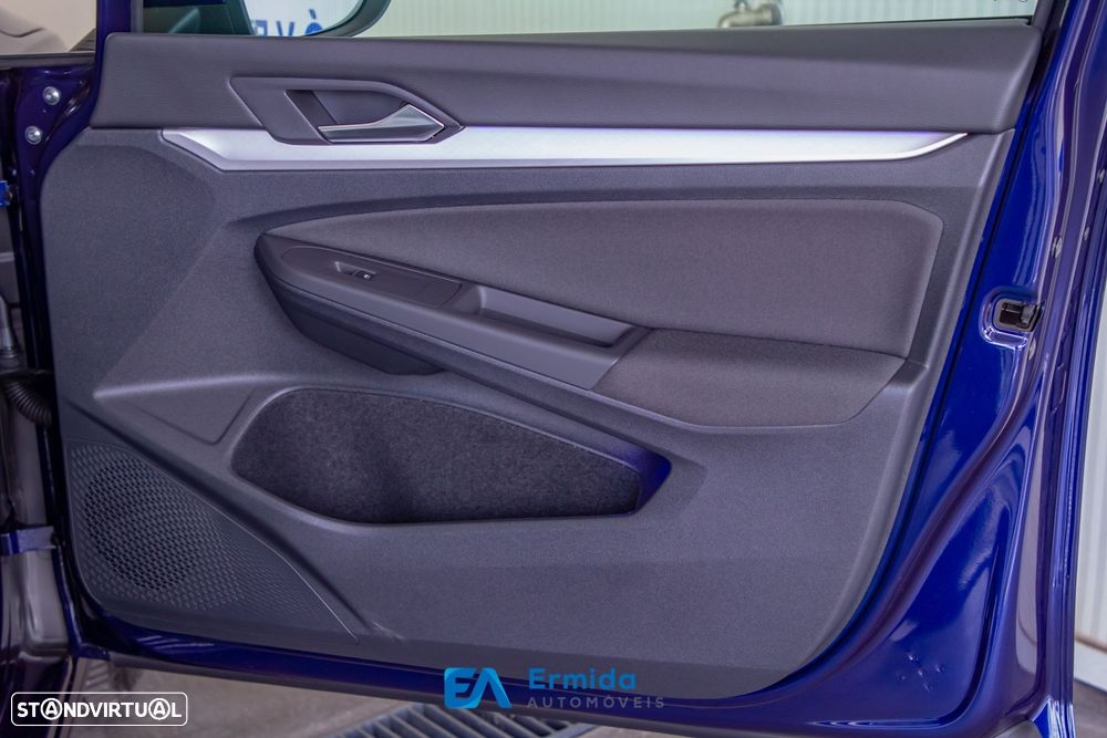 VW Golf 1.0 eTSI Life DSG - 41