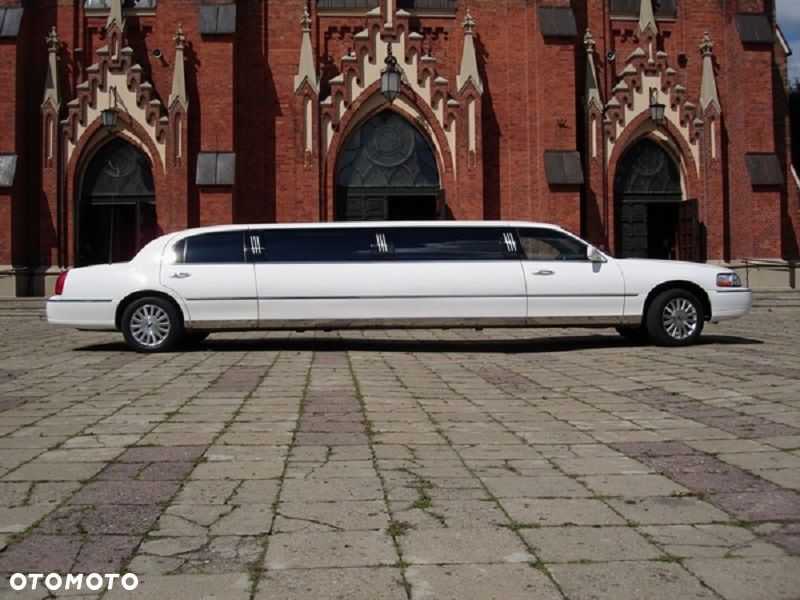 Lincoln Town Car - 1