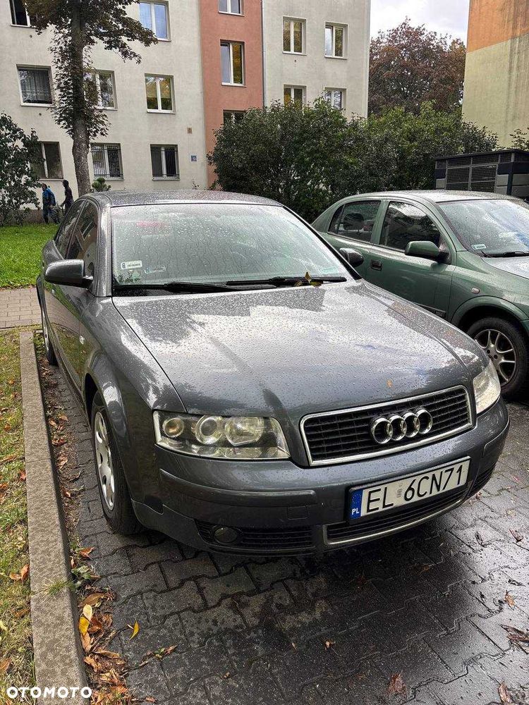Audi A4 Limousine - 1