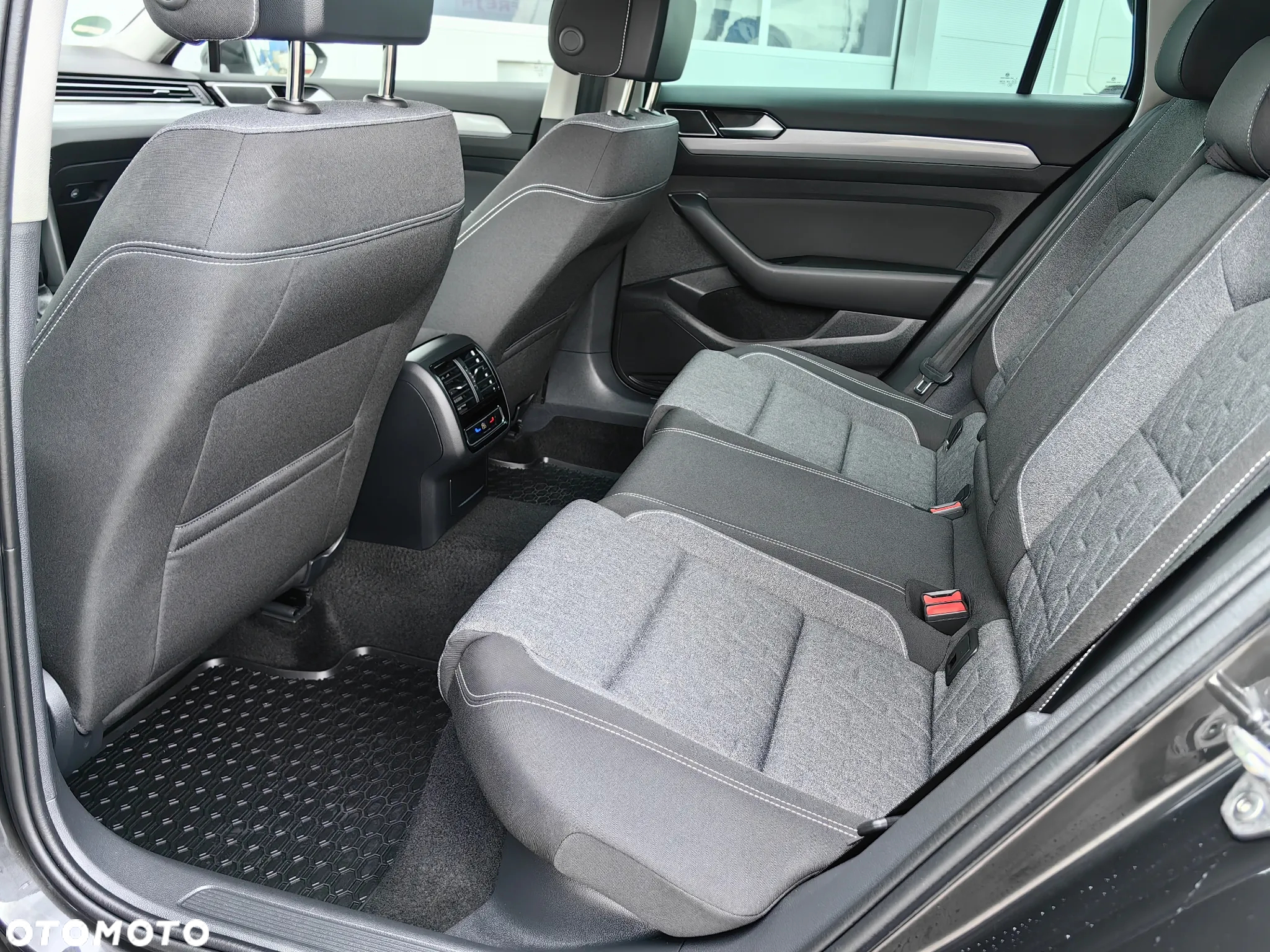 Volkswagen Passat Variant 1.5 TSI OPF DSG Highline - 27