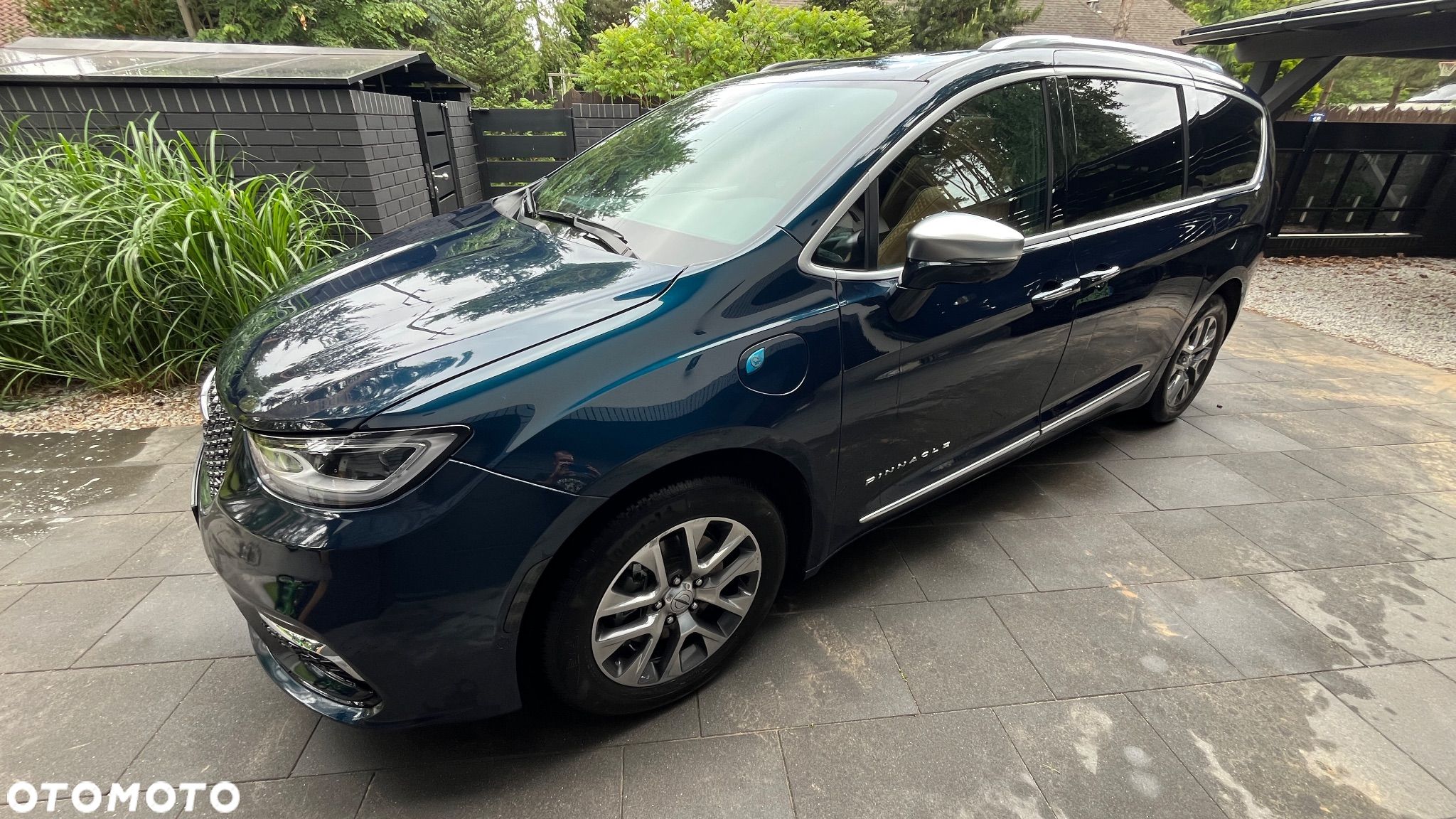 Chrysler Pacifica - 1