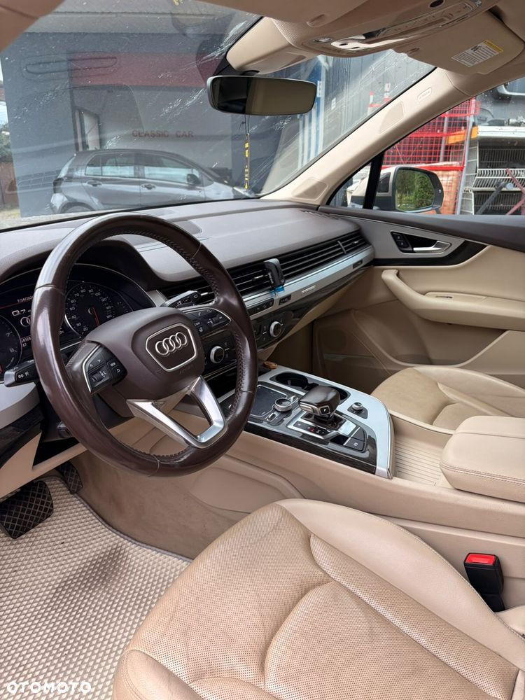 Audi Q7 - 1
