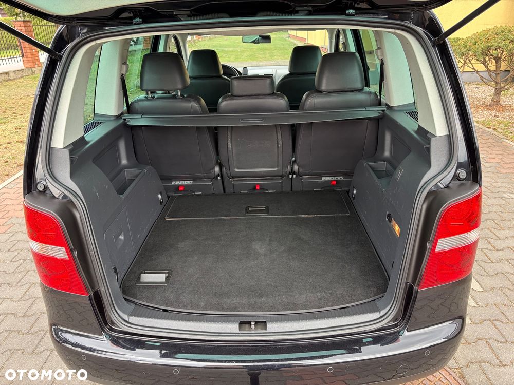 Volkswagen Touran 2.0 FSI Automatik Highline - 25