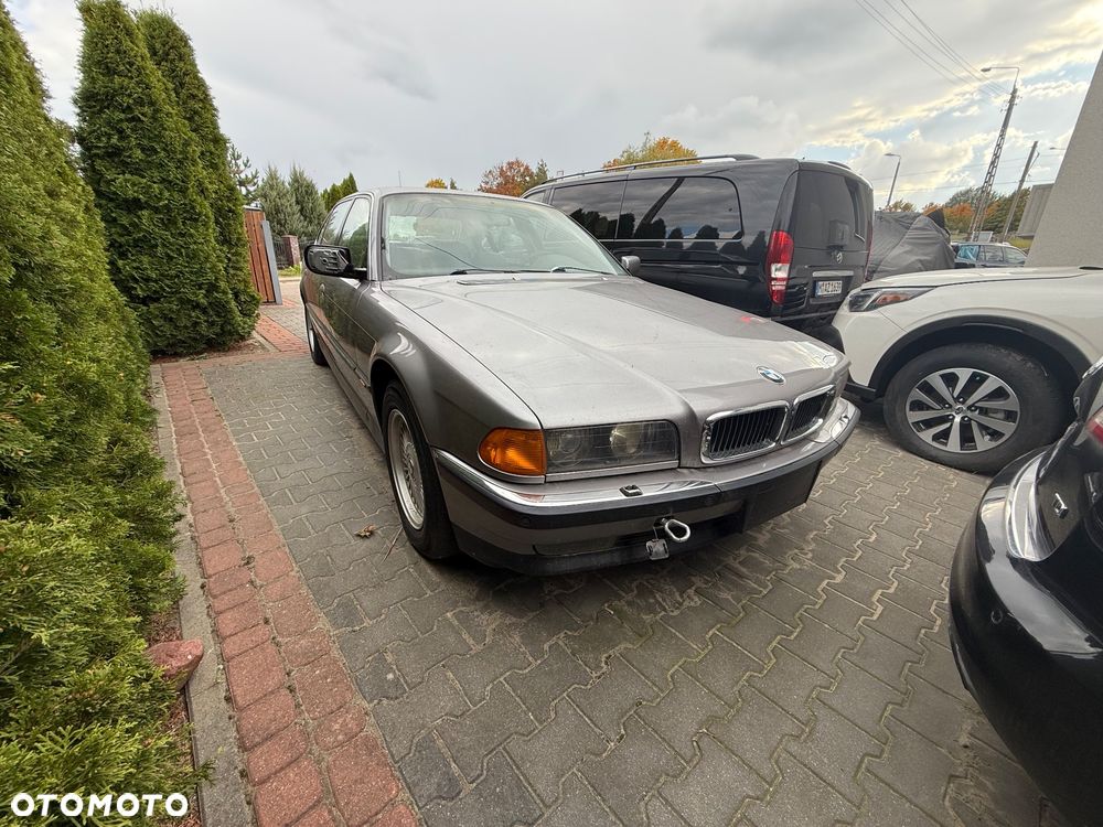 BMW Seria 7 750iL - 2