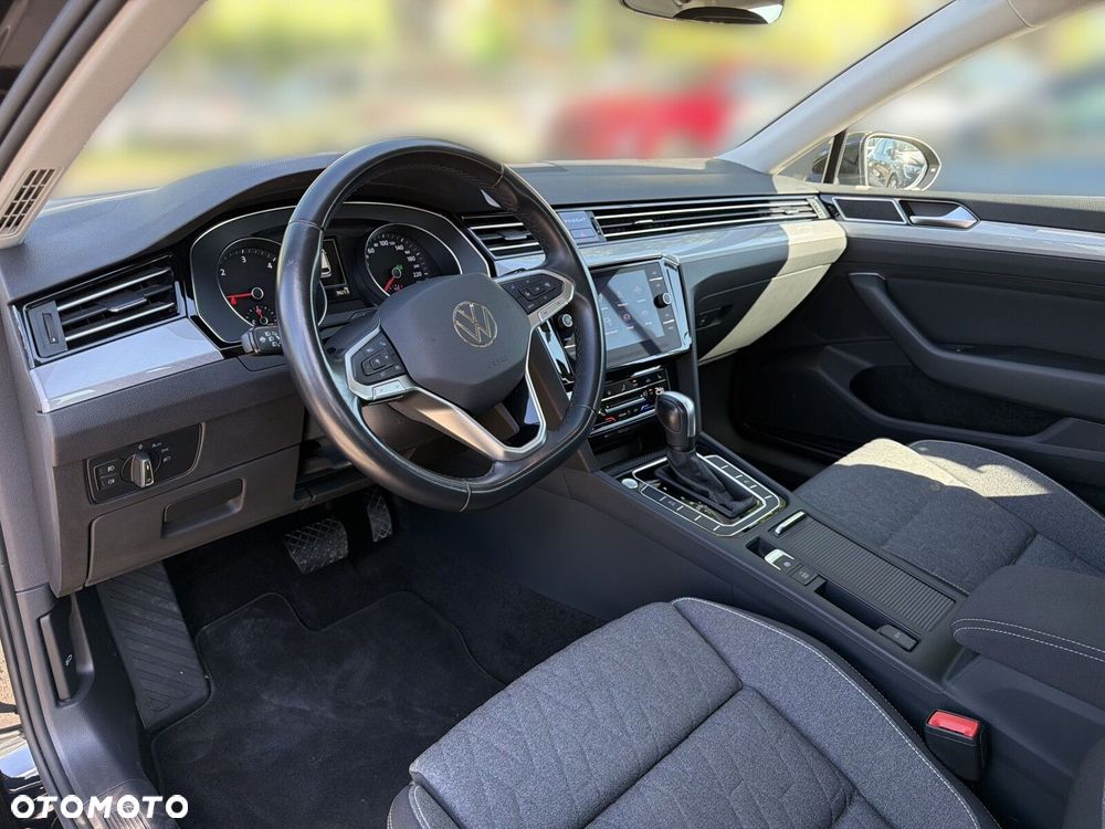 Volkswagen Passat - 11