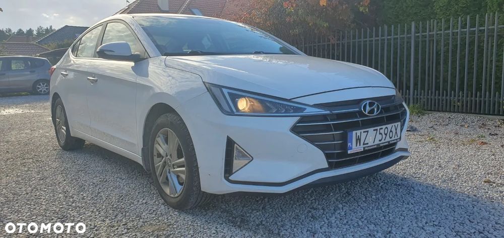 Hyundai Elantra 1.6 Classic + - 2