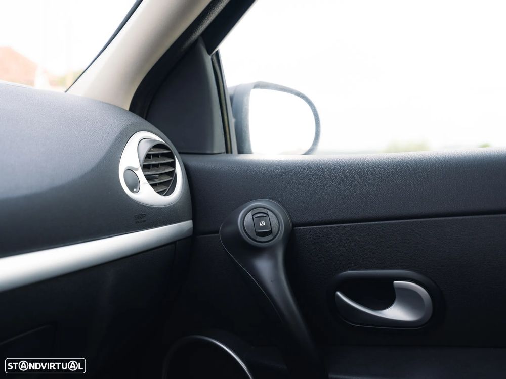 Renault Clio 1.2 16V Dynamique - 28