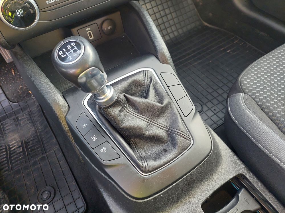 Ford Focus 1.5 TDCi SYNC Edition - 18