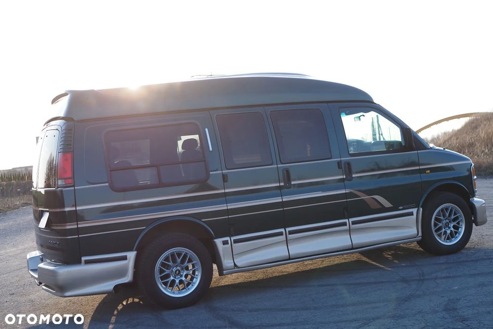 Chevrolet Express - 15