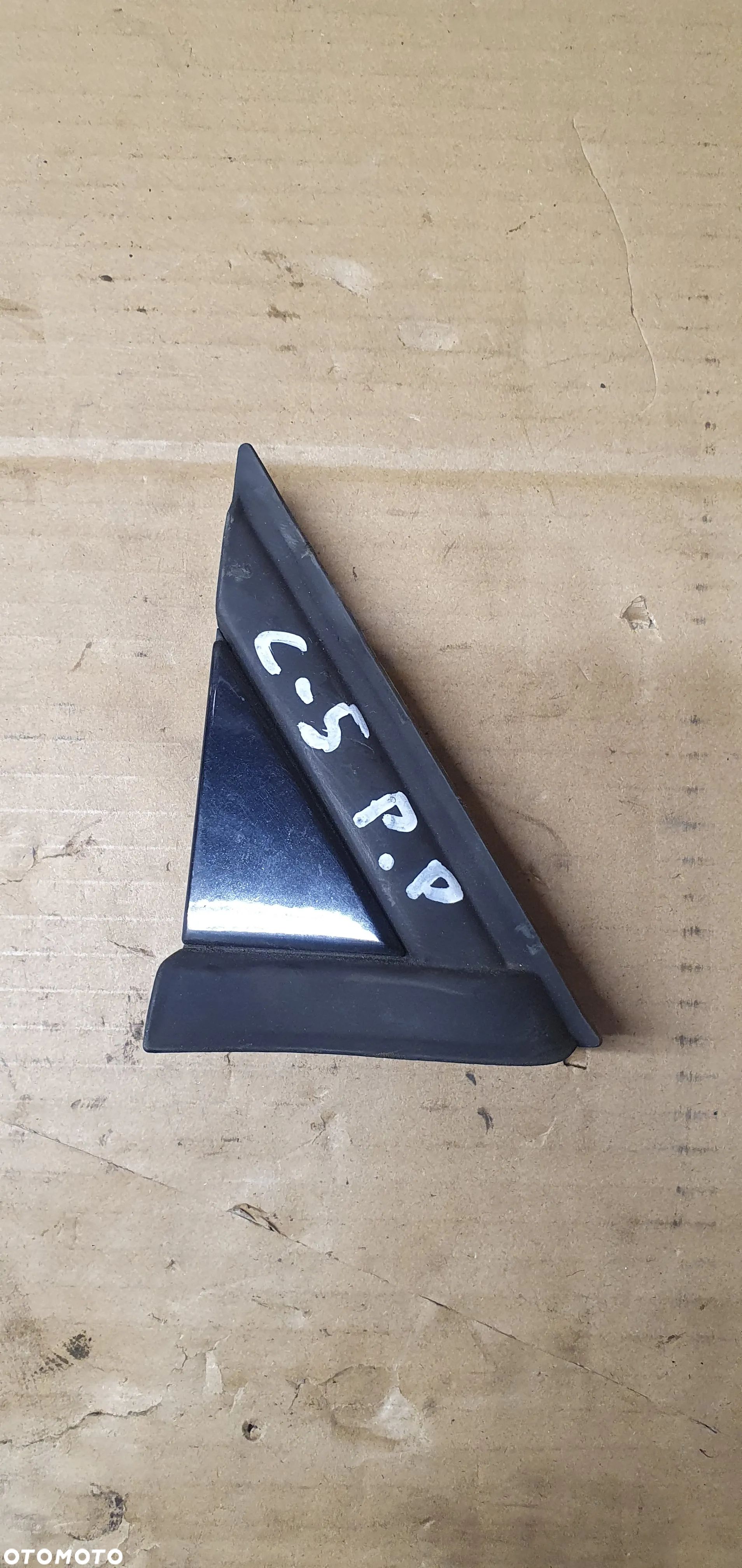 Osłona zaślepka trójkąt błotnika prawa Citroen C5 III 9682543280 - 1