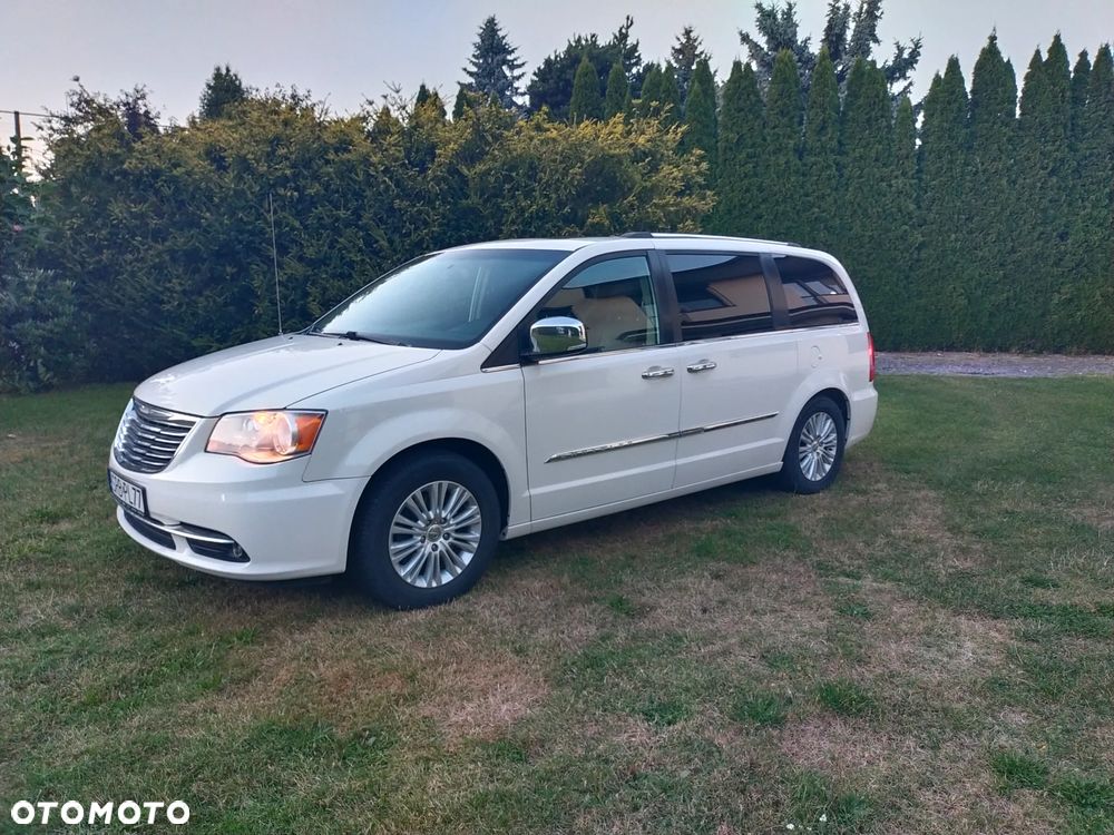 Chrysler Town & Country 3.6 Limited - 38
