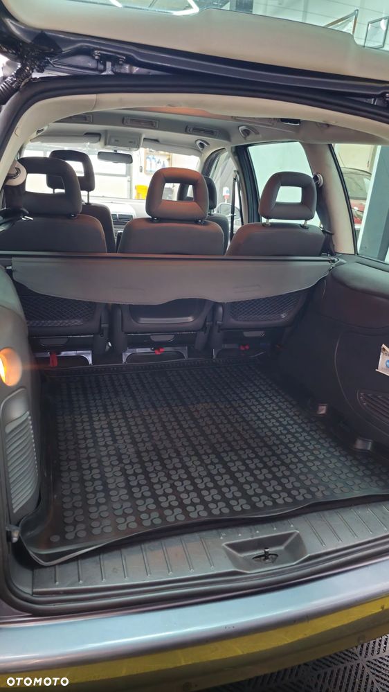 Volkswagen Sharan 1.9 TDI Comfortline - 4