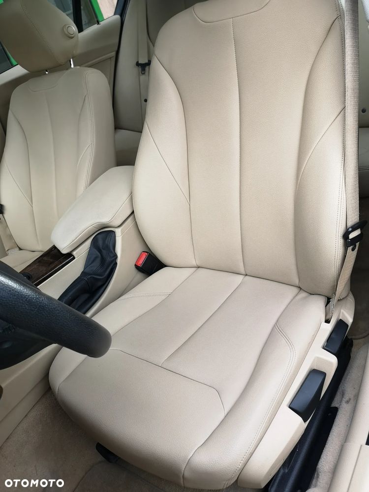 BMW Seria 3 320i Luxury Line - 25