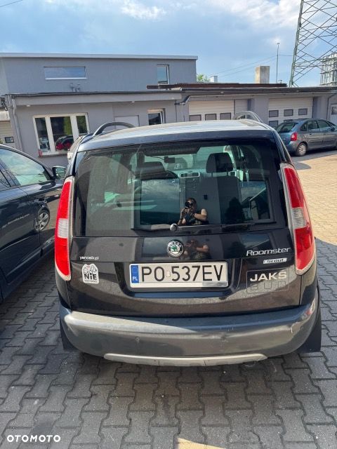 Skoda Roomster 1.6 16V Scout - 4