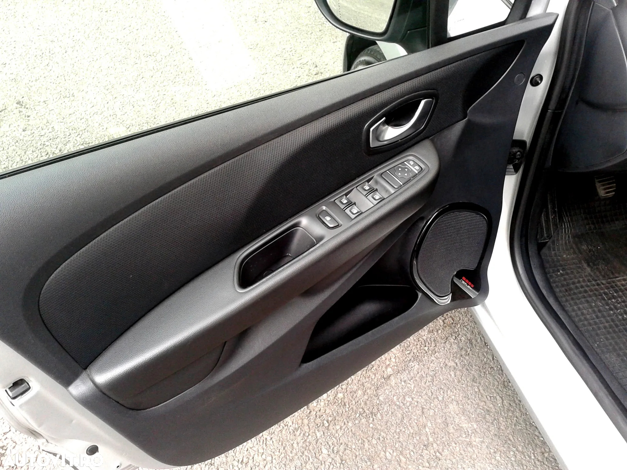 Renault Clio Energy dCi 90 Start & Stop LIMITED 2018 - 9
